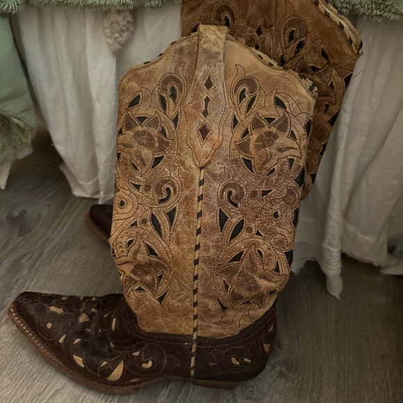 Corral Boots - Picture 2 of 7
